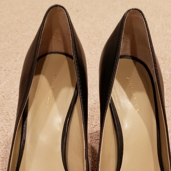 Ann Taylor black leather block heel pumps - Picture 2 of 8